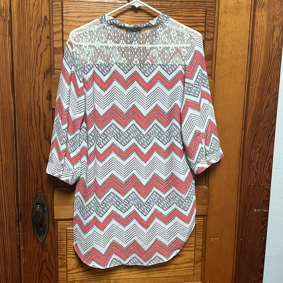IZ Byer women’s Blouse with a salmon white and black zigzag pattern size xl - Picture 2 of 7